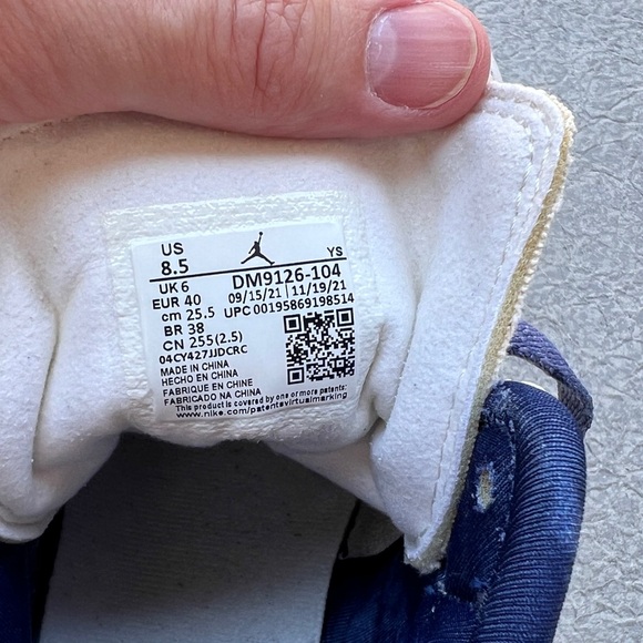 Nike Air Jordan 1 Mid SE Women’s DM9126-104 Sand Drift; Excellent Condition - Picture 8 of 10